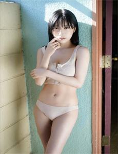 《美女下面揉出水免费视频》